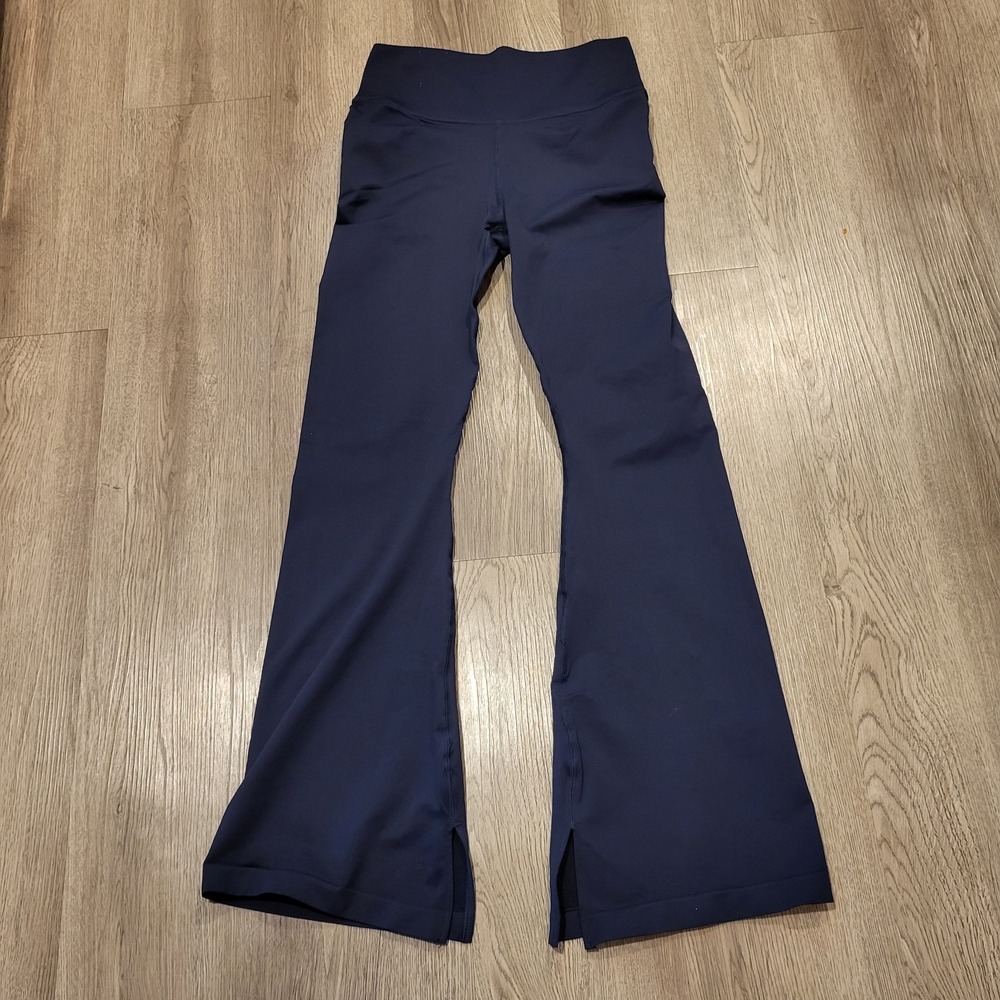 Fabletics High Waisted Flare Leggings Deep Navy -Size Medium-New w/o‎ Tag! - Picture 9 of 13